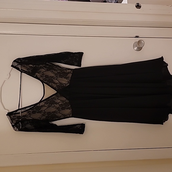 HOT TOPIC DRESS - Picture 2 of 3